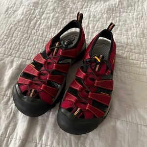 Size 9 Keen sandals